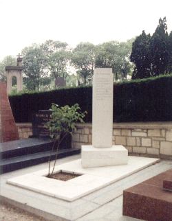 Le monument du Père Lachaise